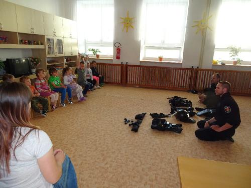 33. Policie - květen 2017