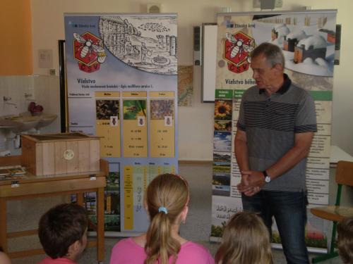 25. Program o životě včel - červen 2015